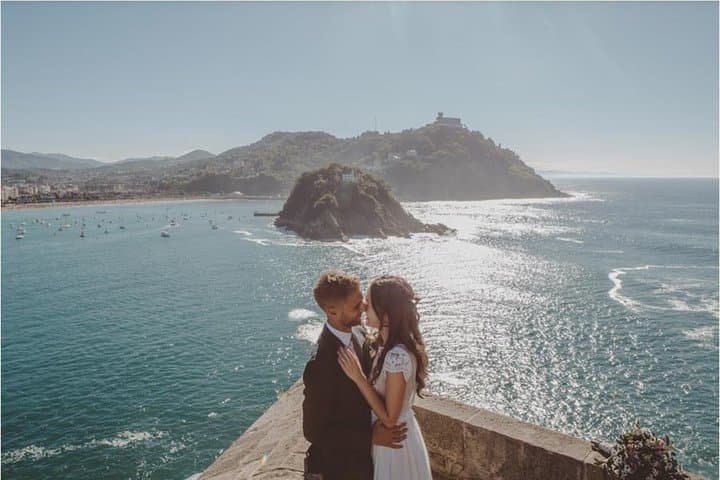 Private Photo Session with a Local Photographer in San Sebastian