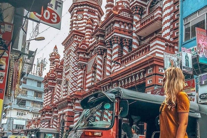 Private Colombo City Tour with Traditional Srilankan Lunch