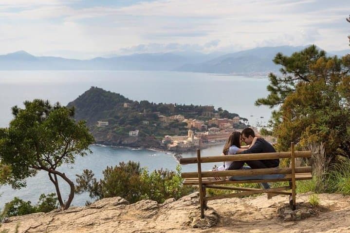 Private Photo Session with a Local Photographer in Rapallo