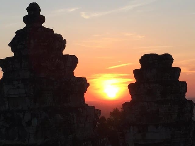 Angkor Wat Small tour Stunning Sunset by Shared Tour