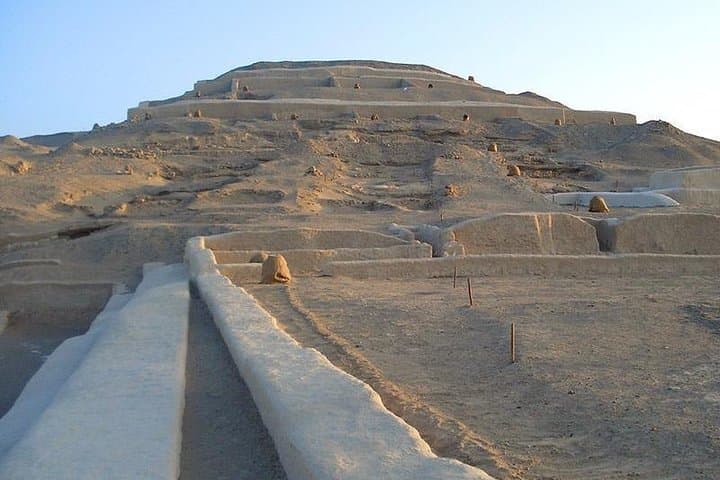 Vip Tours, A Special Day In Nazca: Cahuachi And Chauchilla