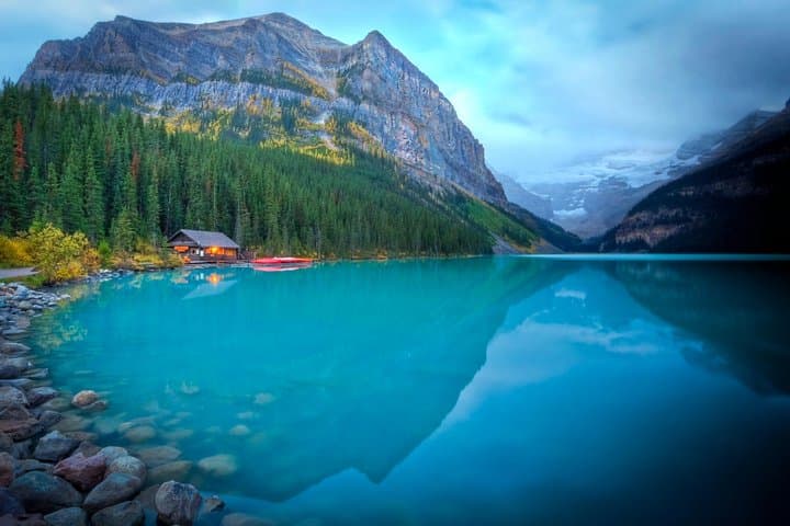 Mountain Lakes and Waterfalls - roundtrip from Calgary