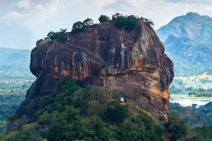 Full-Day Private Tour to Sigiriya and Dambulla