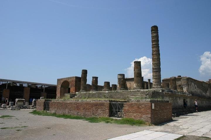 Pompeii and Herculaneum walking tour led by an Archaeologist