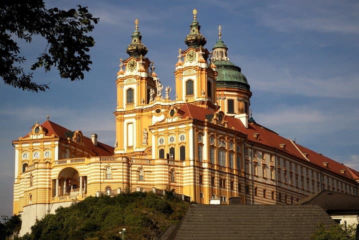 One way transfer from Vienna to Salzburg with optional stop at the Melk abbey