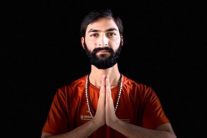 GROUP YOGA CLASS - BEGINNER / ADVANCED - Sunrise Yoga with Ayush in Varanasi