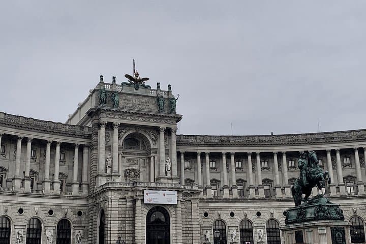 Private World War II Walking Tour in Vienna