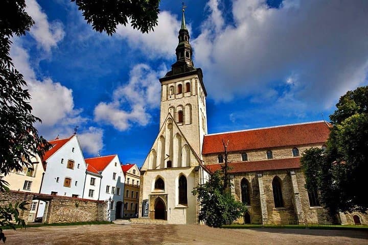 Private Shore Excursion: Walking Tour of Tallinn's old town