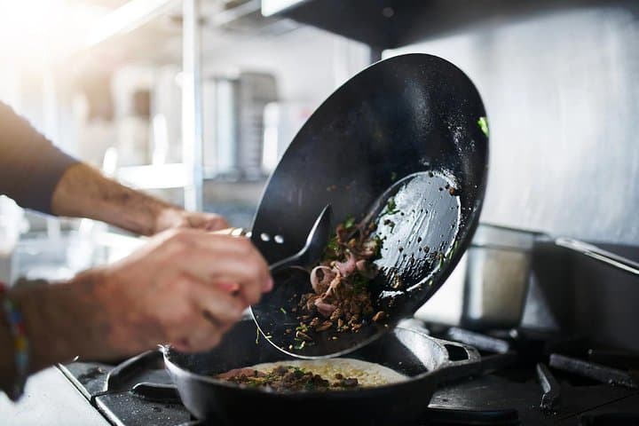 Pune: Traditional Cooking Classes & Dinner with Chef Family