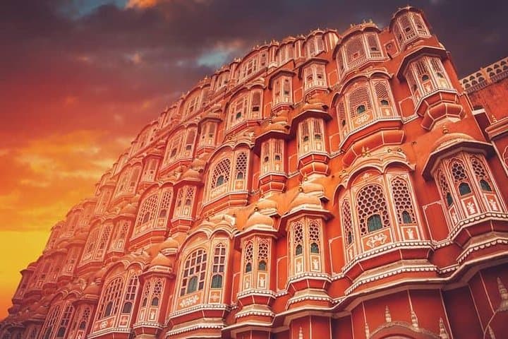 2 Days: Guided Jaipur Tour With Hotel, Lunch & Entry Fee