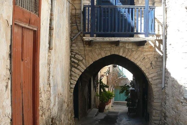 Walking in Pano Lefkara village and around Lefkara manmade lake