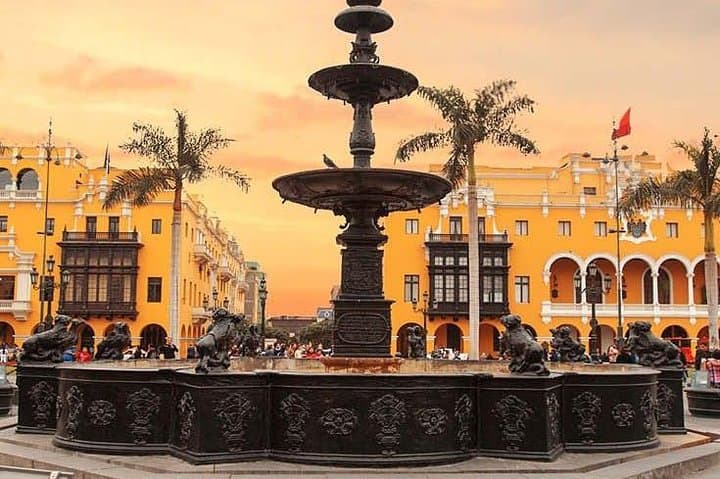 Top Attractions in Lima: Historic Center, Love Park & Catacombs