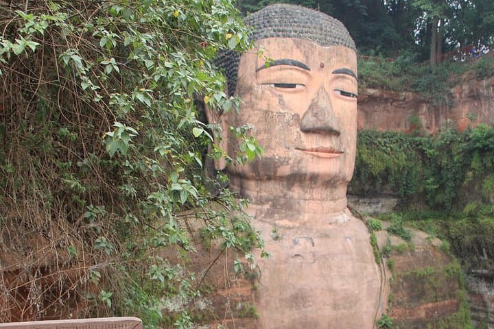 1-Day Chengdu Private tour to Leshan Buddha,Hot Pot Dinner & Sichuan Opera Show