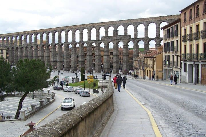 Segovia Explorer Tour: Medieval Streets & Romanesque Heritage