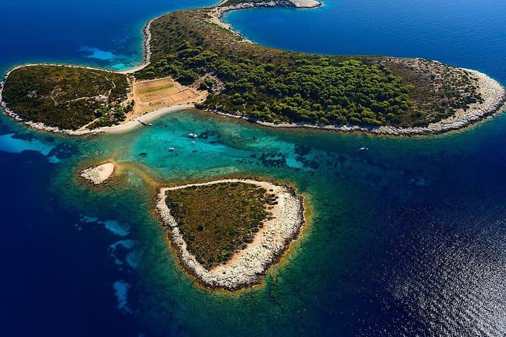 Private 5-Island Boat Tour: Blue Cave, Hvar & Pakleni Islands