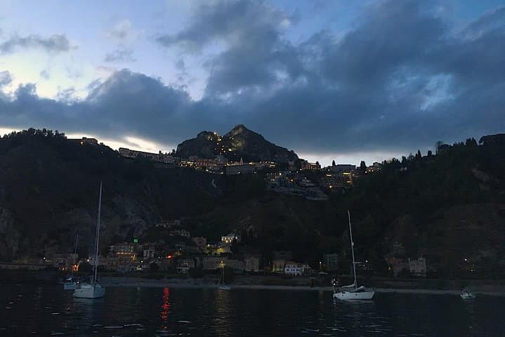 Dinner at anchor: Catania - Capo Mulini