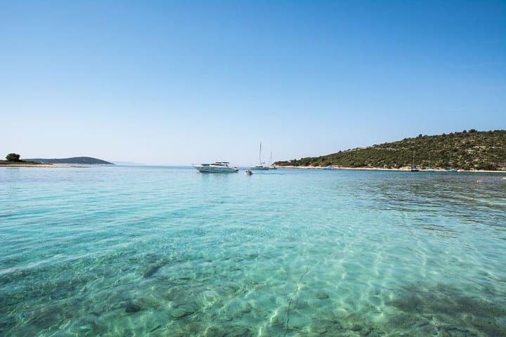 Private day trip to Hvar and Blue lagoon with Snorkeling