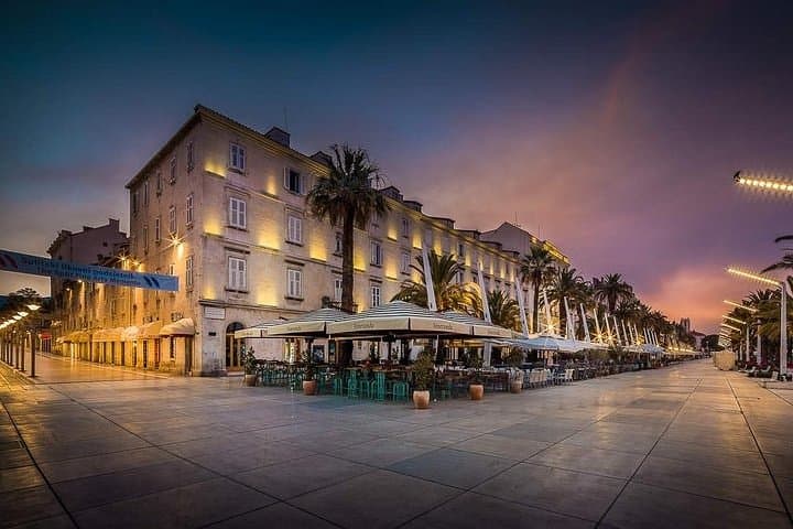 Taxi transfer (private) from Split (Hotels & Port) to Split Airport