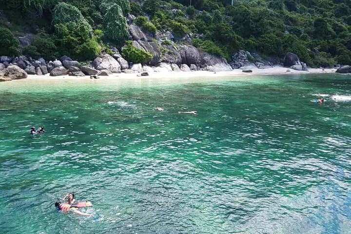 Hoi An Private 2-Day Tour with Snorkeling and Hotel