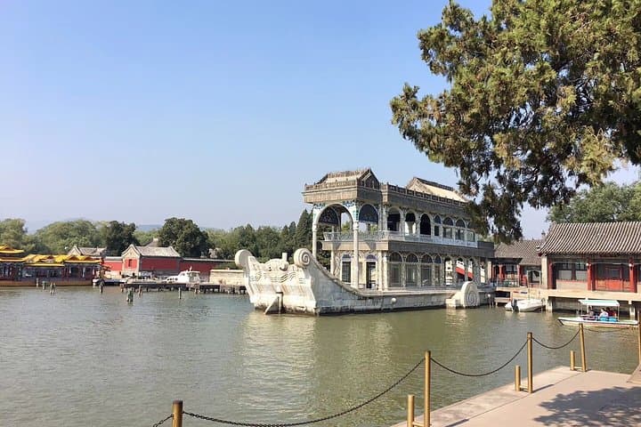 Private Layover Tour of Beijing Highlights with Lunch and Airport Pickup