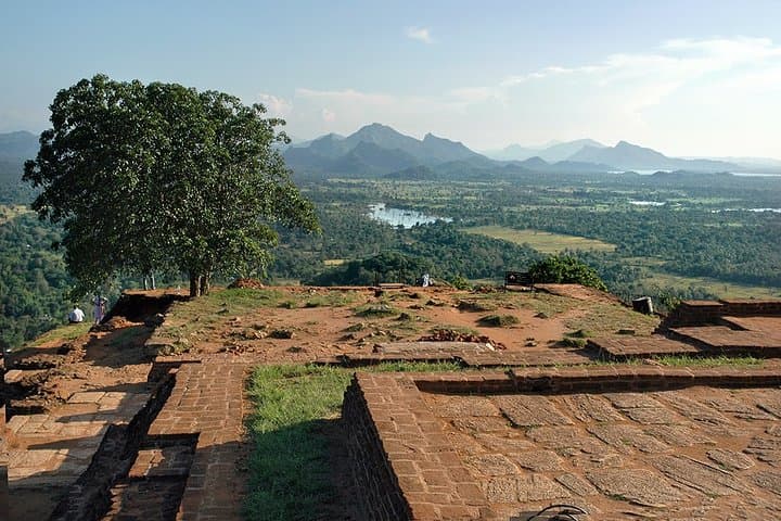 2-days Transfer from Colombo to Trincomalee or Nilaveli - Sightseeing Tour