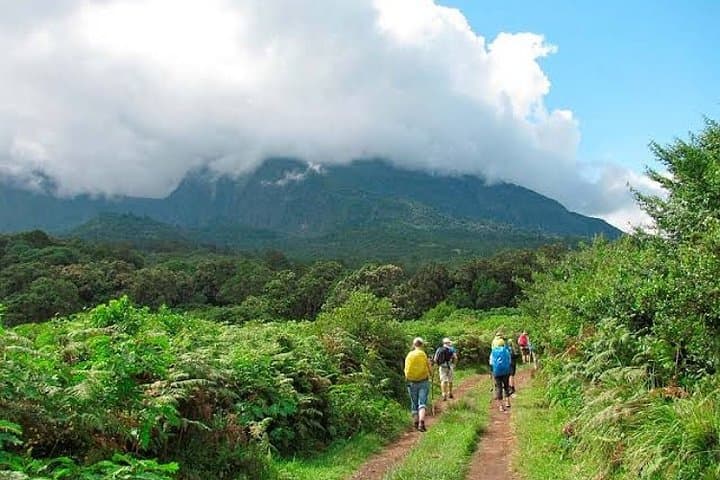 4-Day Mount Meru Hiking Tour with Accommodation