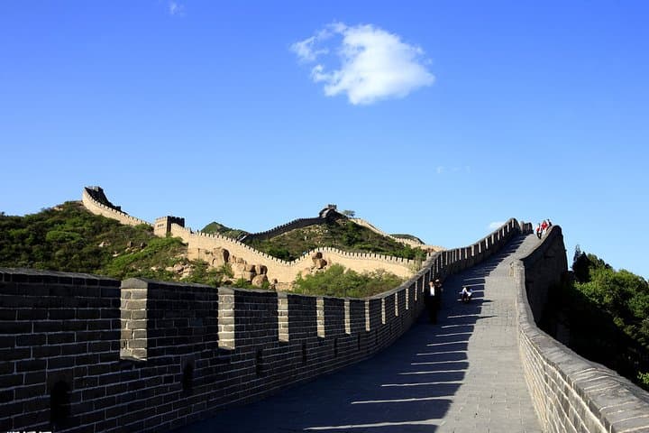 All-inclusive Private Day Tour to Longqingxia Gorge and Badaling Great Wall