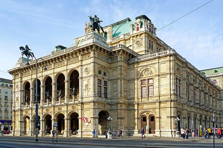 Private direct one way transfer from Budapest to Vienna