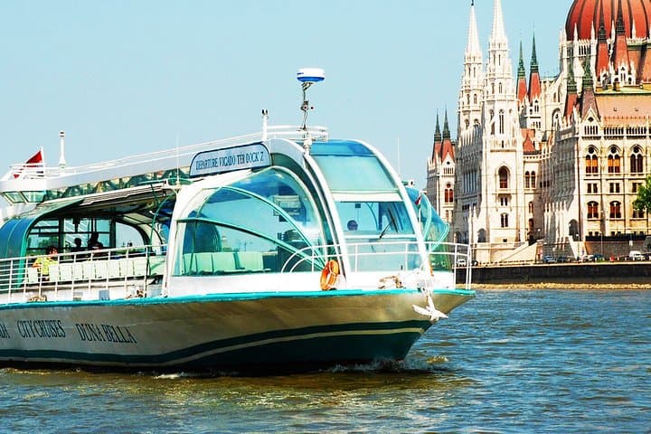Private Budapest city tour with a daytime Danube river cruise