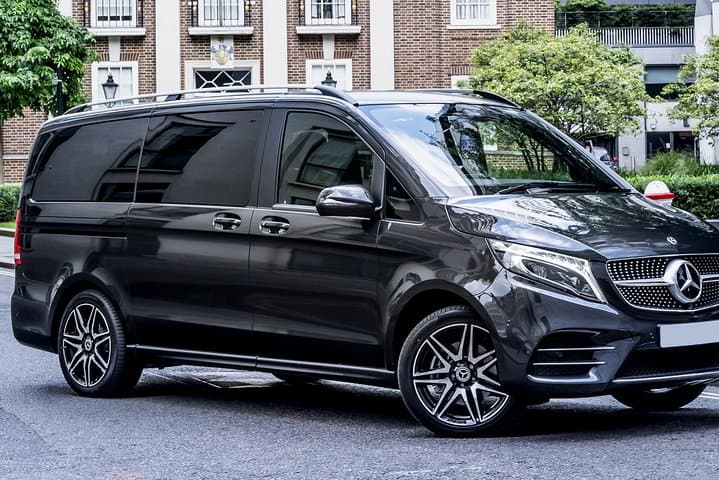 Arrival Private Transfer: Manchester Airport MAN to Manchester in Luxury Van
