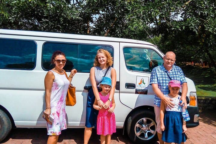 Transfer between Colombo Airport (CMB) and Cinnamon Red, Colombo
