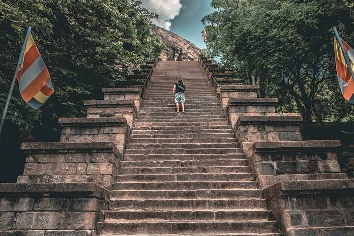 Colombo to Dambulla Shuttle & Yapahuwa Historical Exploring