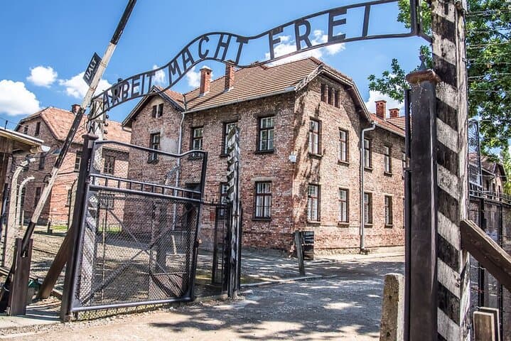 Auschwitz-Birkenau Tour – English Guide & Lunch Box