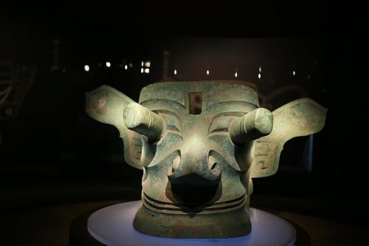 Private Day Tour to Panda Base and Sanxingdui Museum from Chengdu
