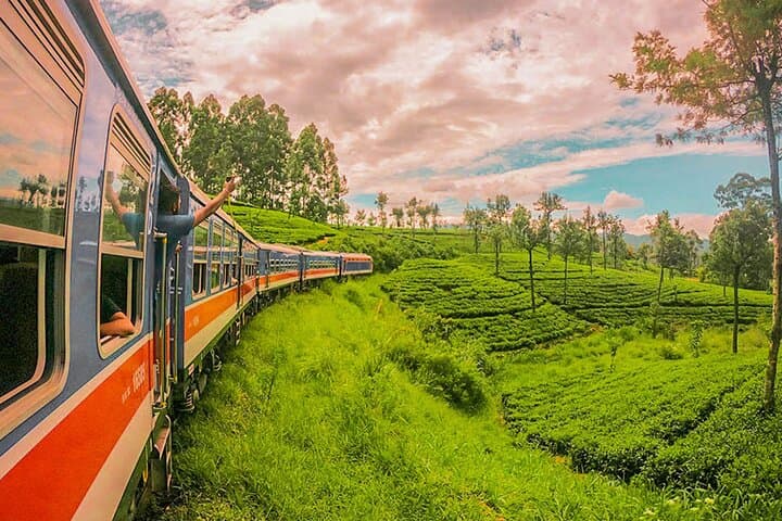 Colombo to Badulla train ride (Train No:1001 "Dunhinda Odyssey")