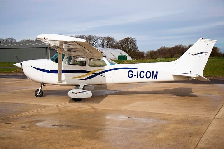 Airplane Transfer between Colombo Airport (CMB) and Polgolla Reservoir Airport