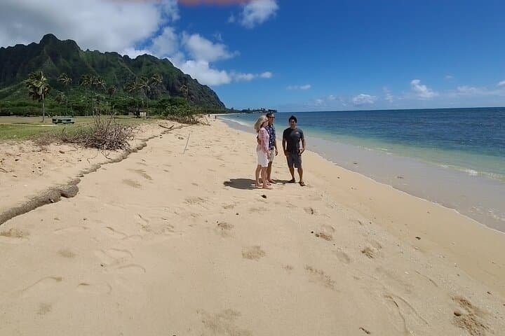 Skip the Crowds: Secret Oahu Half Circle Tour with a Local