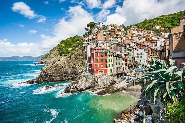 Cinque Terre Small Group Tour by Minivan from Lucca