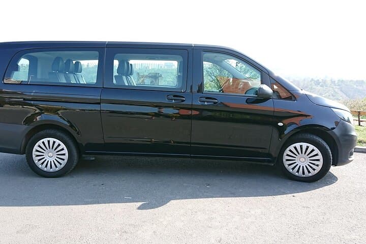 Shared Arrival Transfer: Prague Airport to Hotels
