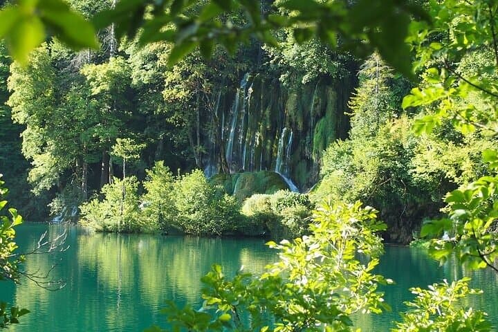 Split to Zagreb or airport Zagreb via Plitvice lakes for singles or couples