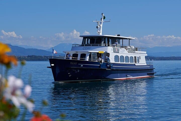 Audioguided sightseeing cruise of Geneva
