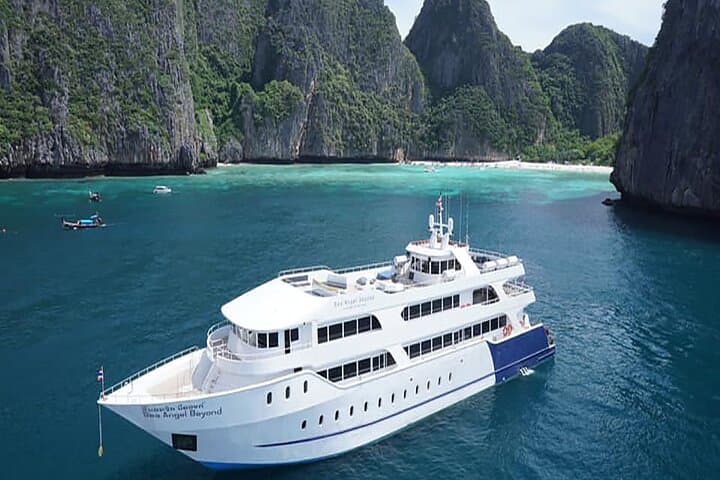 Phuket to Phi Phi Islands by Cruise with Lunch and Snorkeling