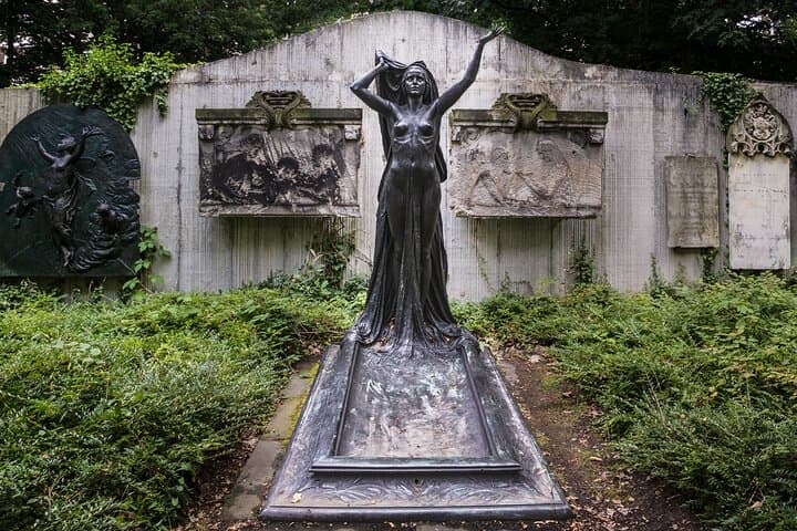 Corpses, Leprosy, Lucifer 75-minute Tour at the Old Cemetery
