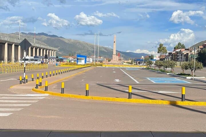 Transfer Cusco Airport to Hotel in Cusco (Round trip)