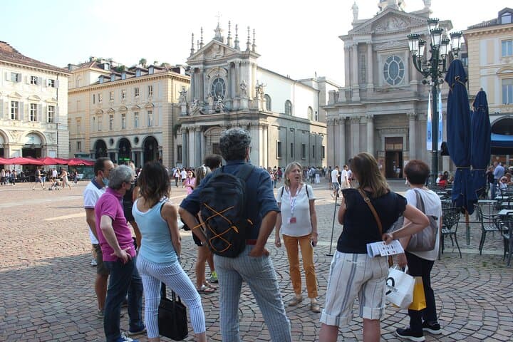 Walking Tour in small groups in English