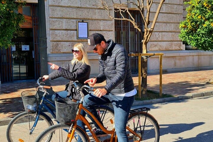 Digital guided 2-Wheel tour- Explore Valencia with a compass!