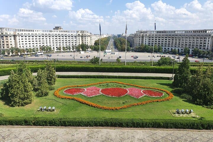 Ceausescu Residence, Village Museum &Dracula's Grave Private Tour