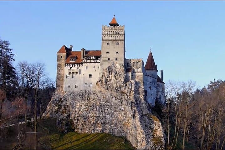 Visit Dracula Castle from Bucharest in 7 hours Private Tour Drop off to Airport