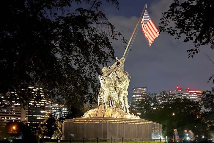 Washington, DC Monumental Moonlight Private Guided Bus Tour