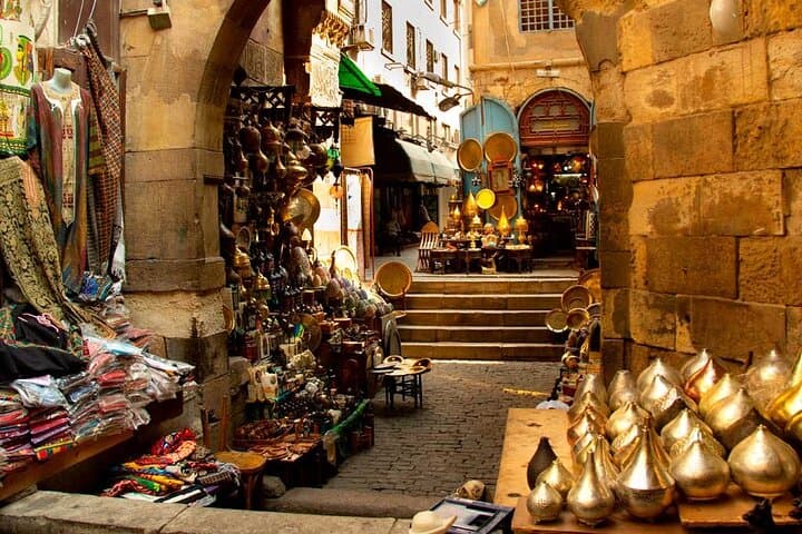 Guided Tour to the Pyramids & Khan El Khalili with Lunch